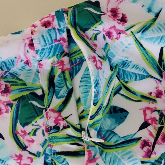 Tommy Bahama Floral Print Skorts with Green Visor Size S - Picture 8 of 13